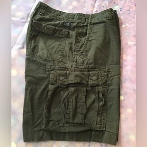 Men’s size 32 chaps cargo shorts. CC